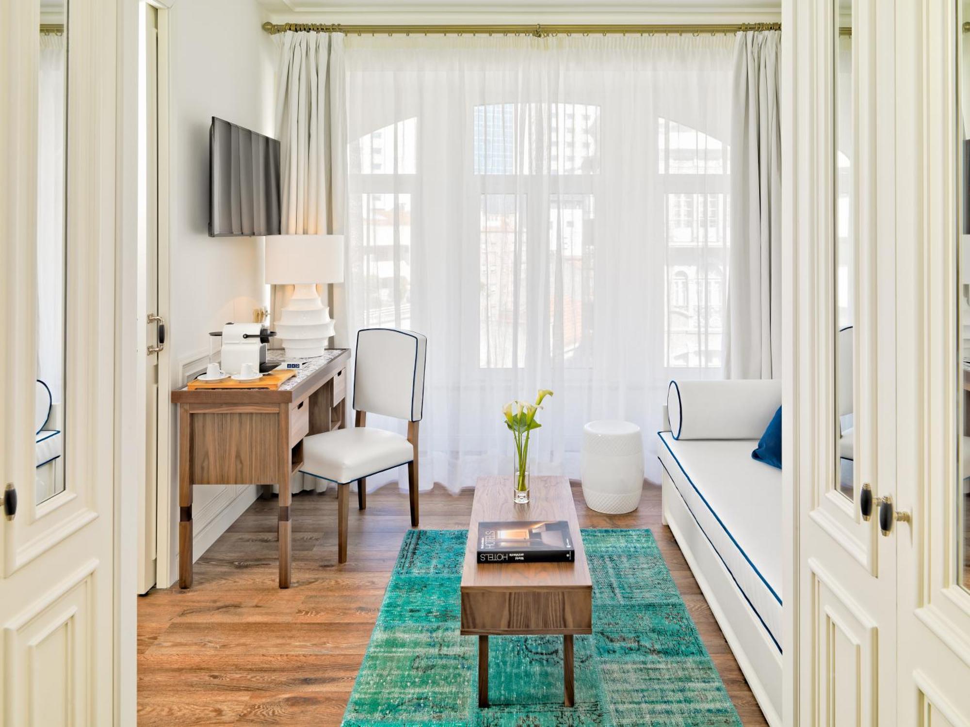 Suite,698618367:JPEG