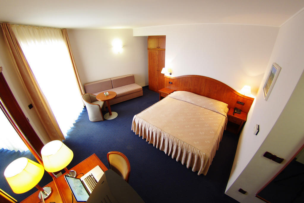Twin Room with Balcony and Park View,70028849:JPEG