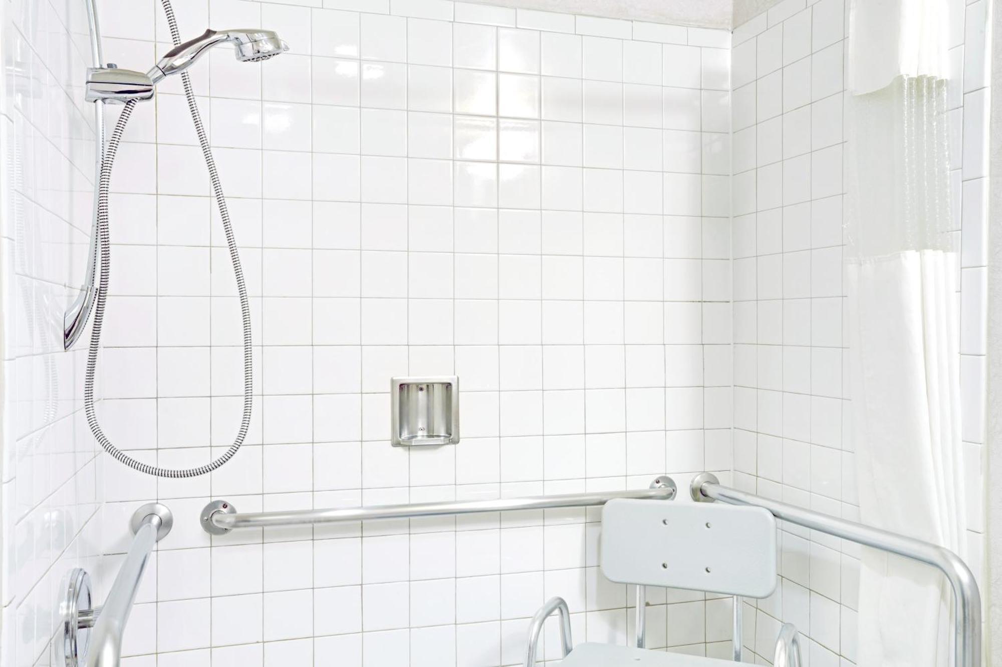 King Room with Roll-in Shower - Mobility Access/Non-Smoking,1434212353:JPEG