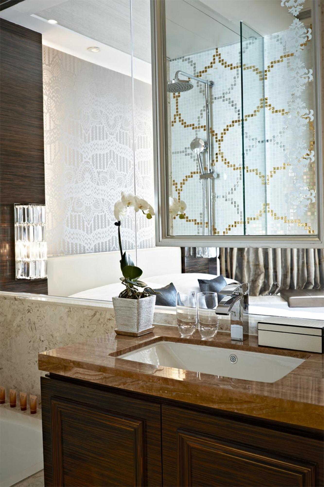 Superior Queen or Twin Suite