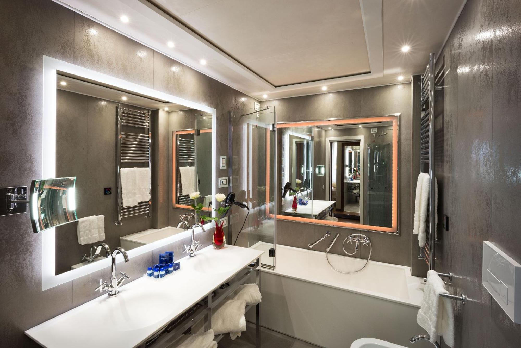 Deluxe Double or Twin Room City View