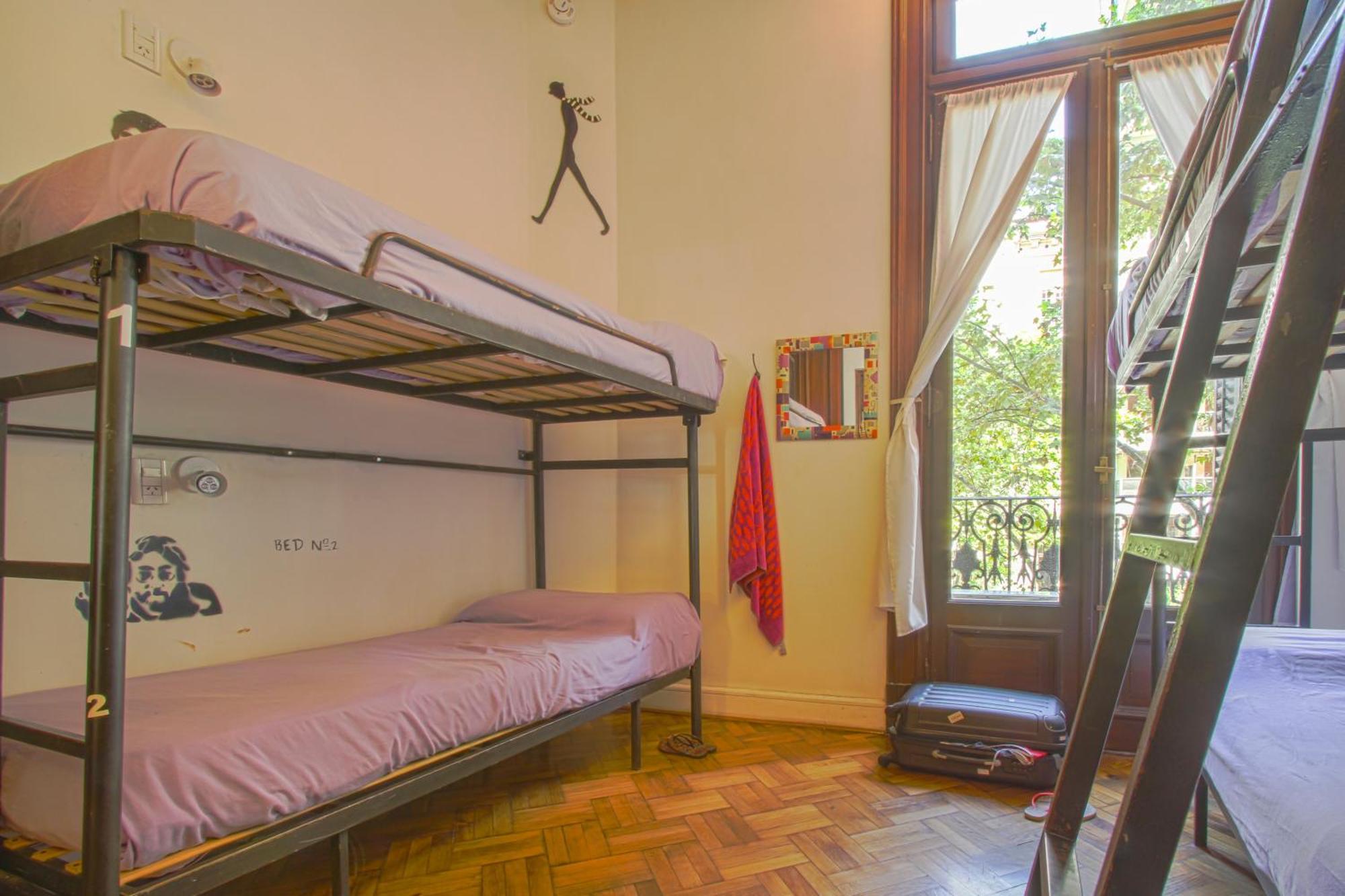 Cama em Dormitório Feminino com 6 Camas