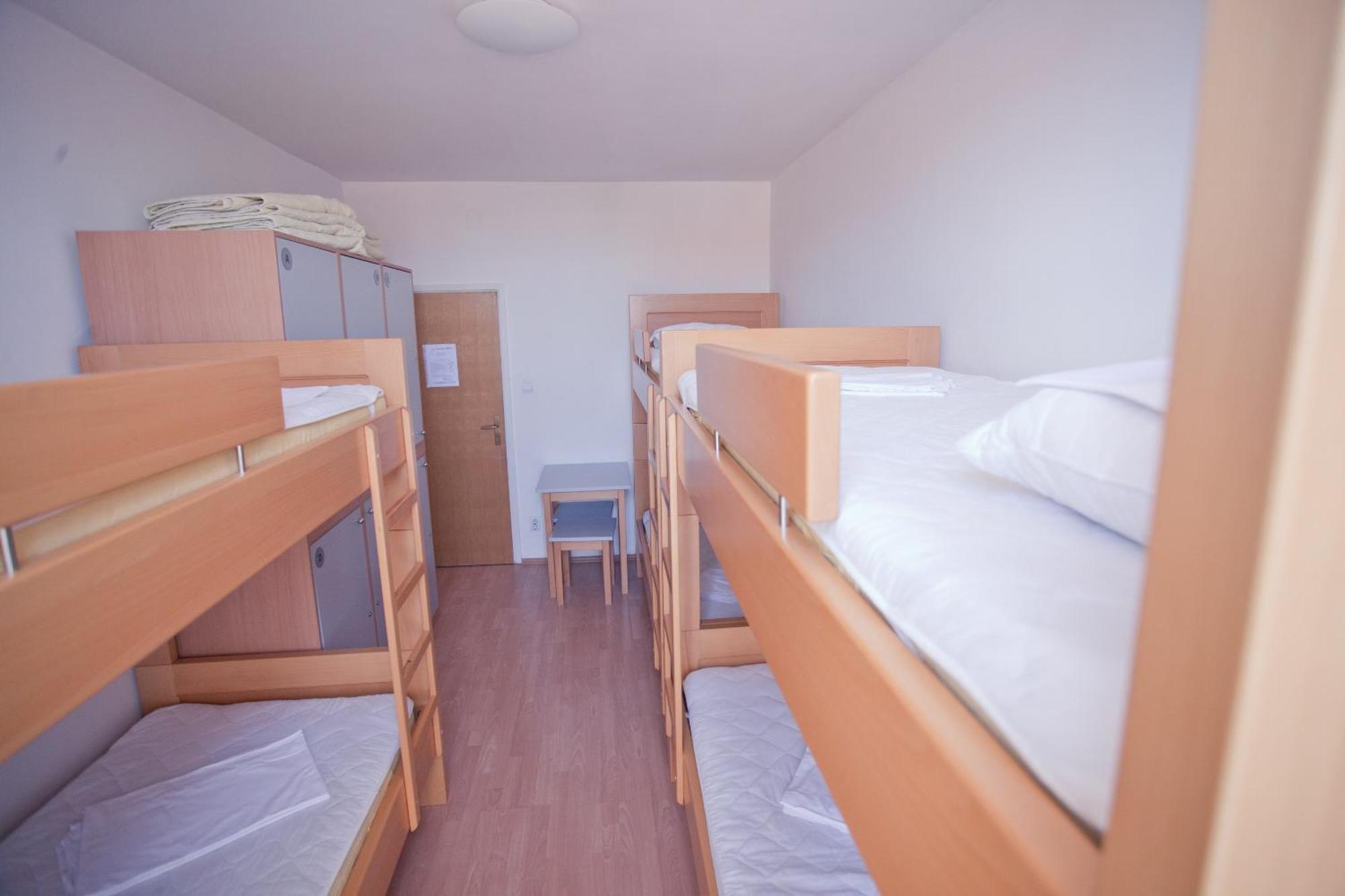 Single Bed 6-Bed Dormitory Room