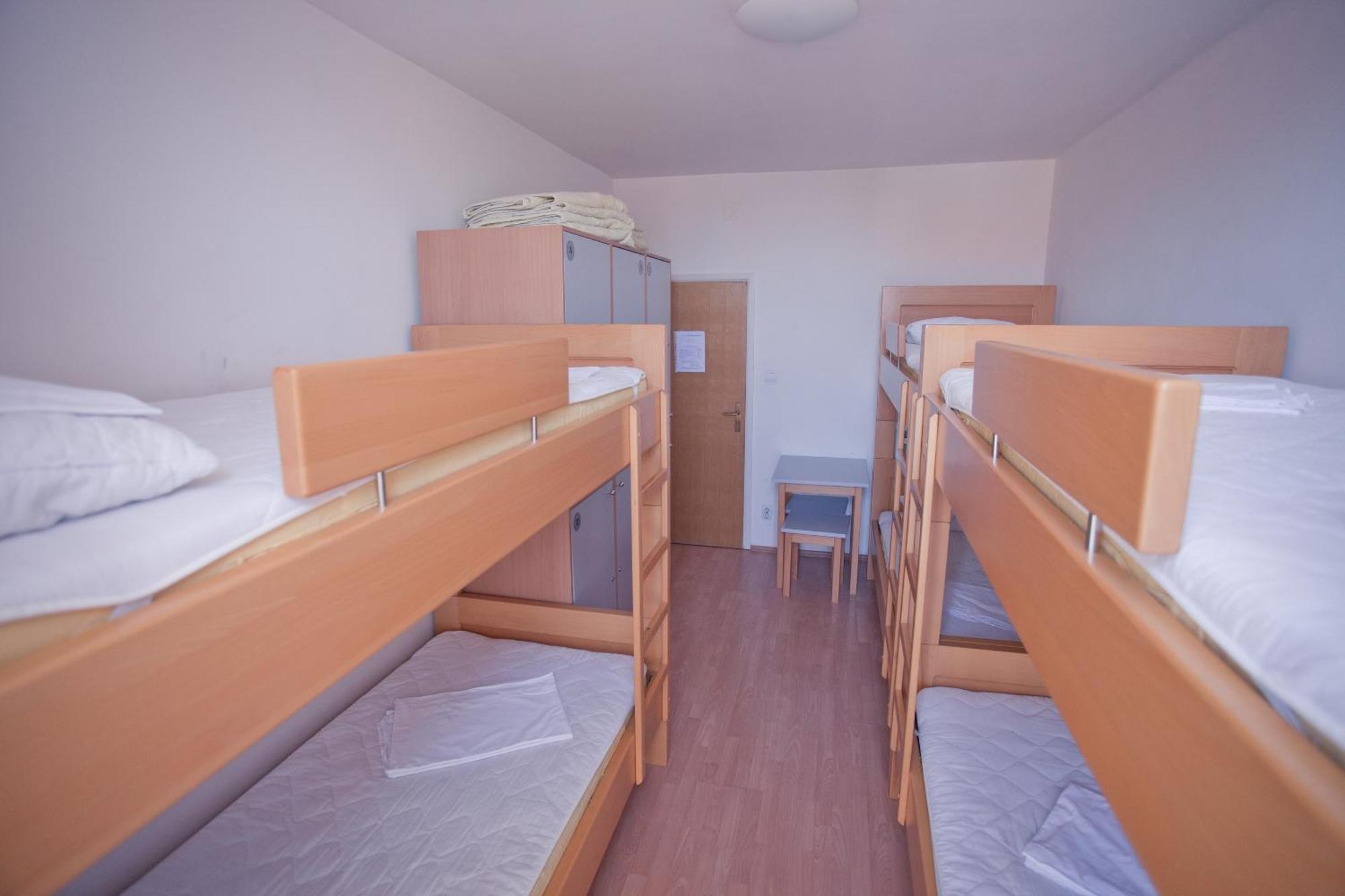 Single Bed 6-Bed Dormitory Room