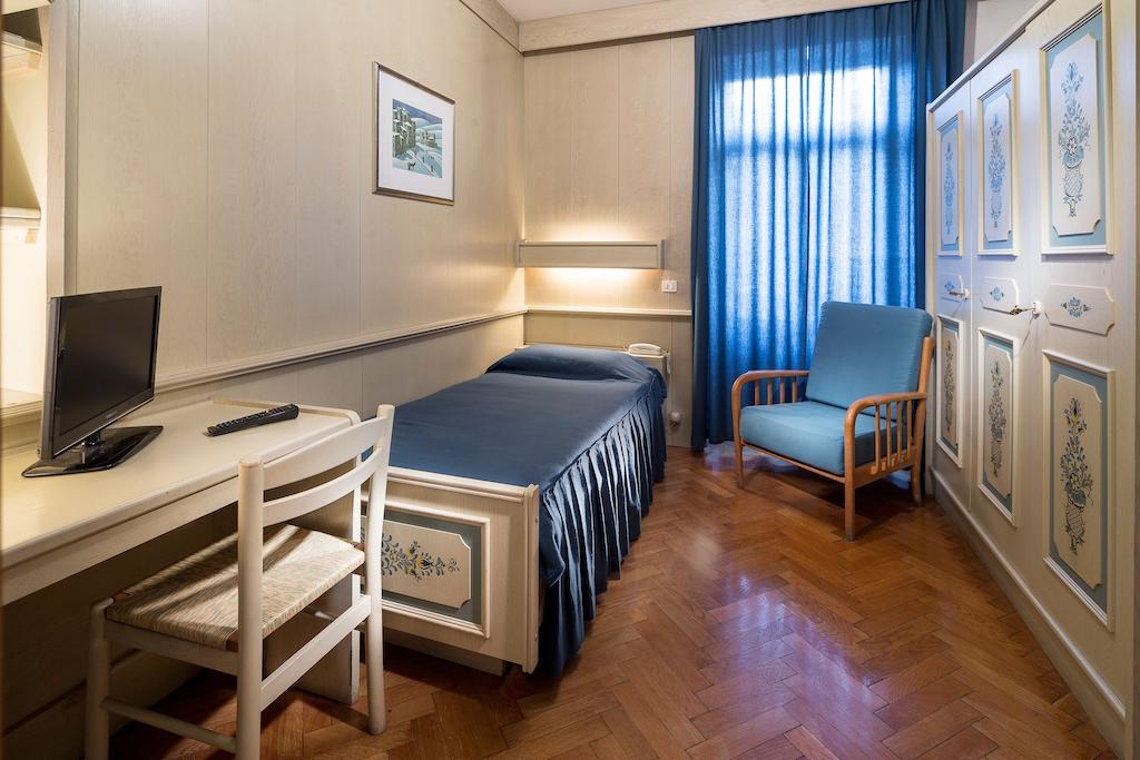 Single Room with Balcony,1421150514:JPEG