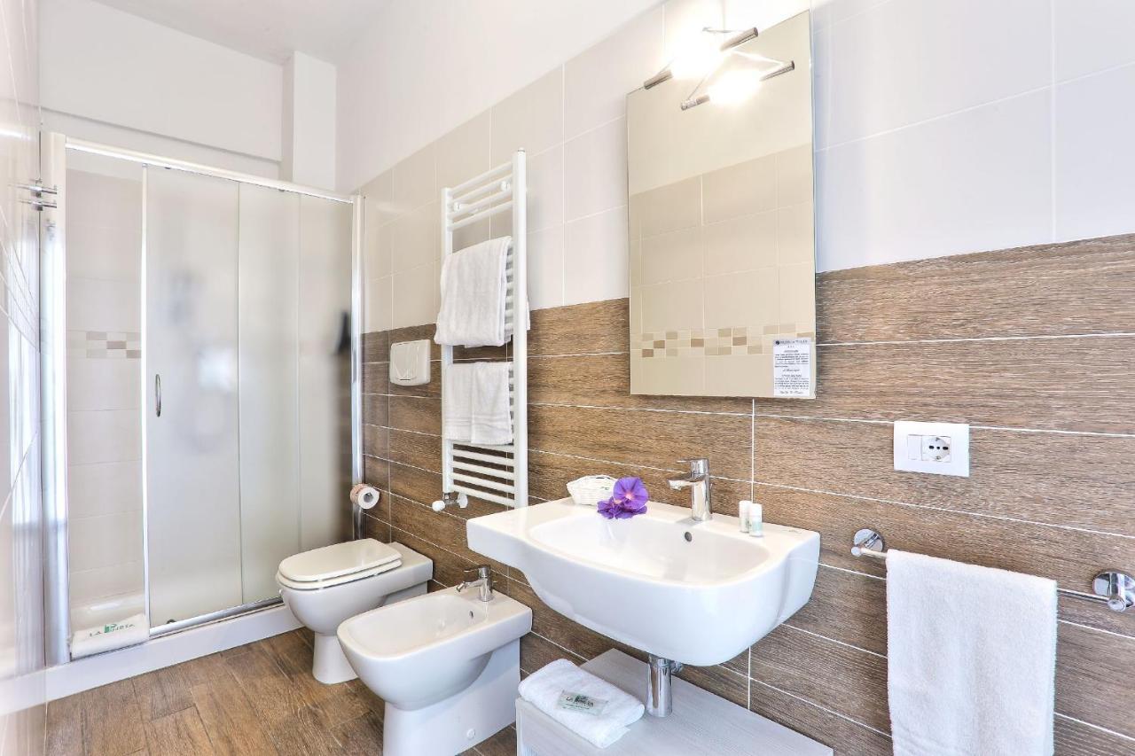 Superior Double Room Terrace Pinewood View