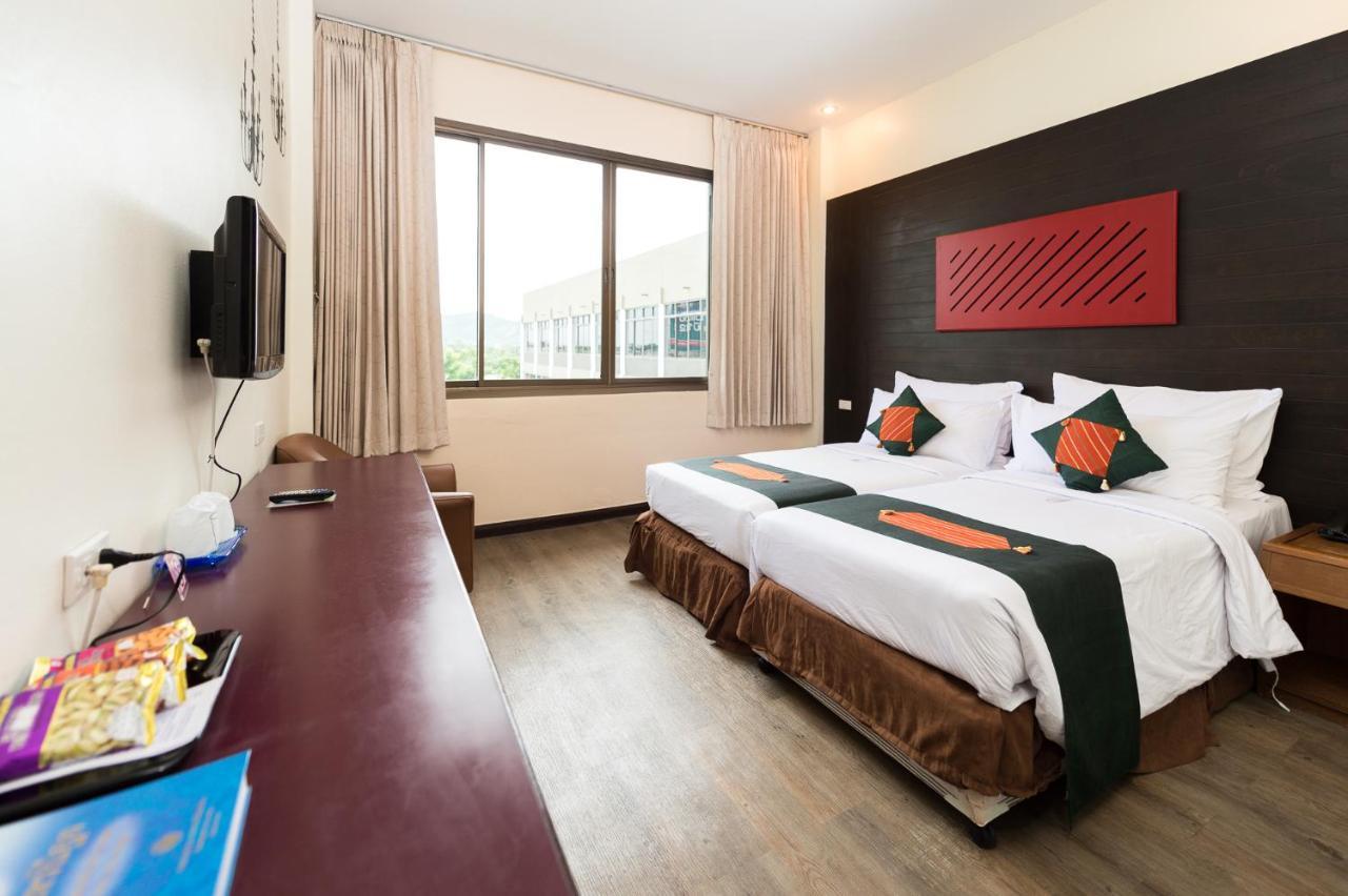 Studio (2 Adults),728536024:JPEG