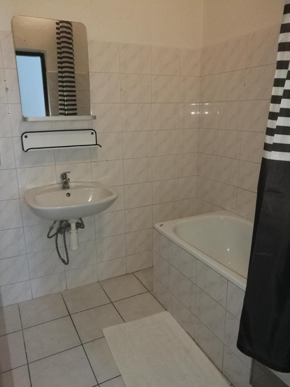 Habitación Doble con baño - 2 camas