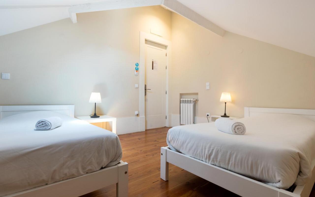 Quarto Twin com WC Partilhado