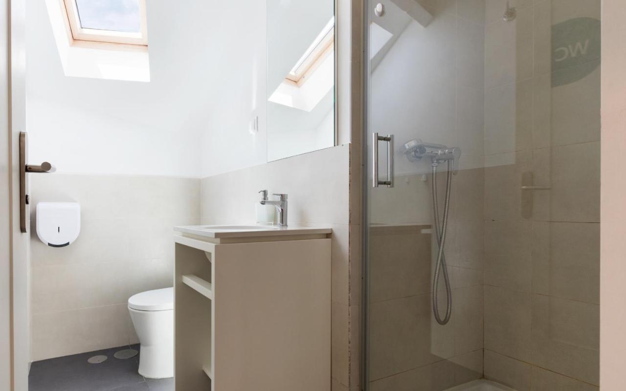 Quarto Triplo com Casa de Banho Partilhada