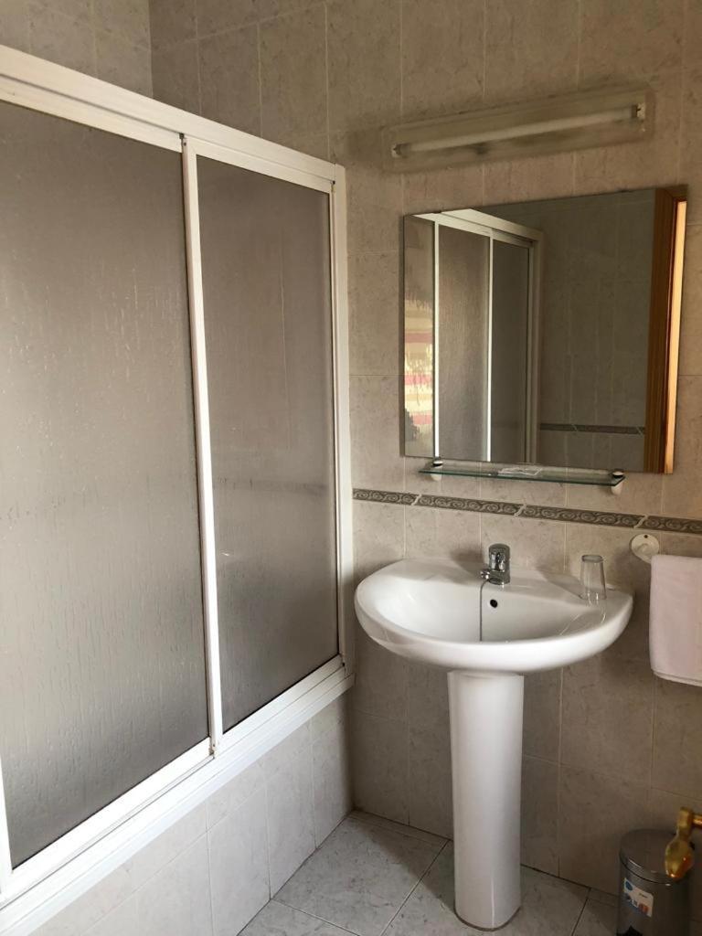 Single Room,736881577:JPEG