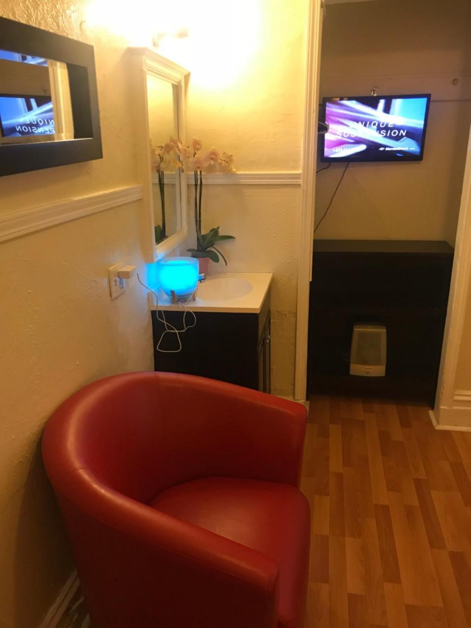 Single Room with Shared Bathroom,744574945:JPEG