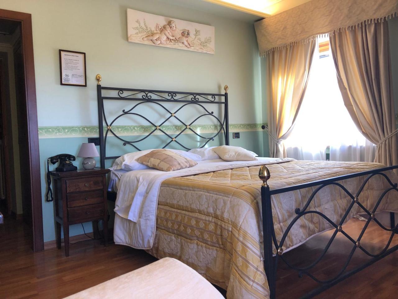 Camera Matrimoniale con Letto Supplementare