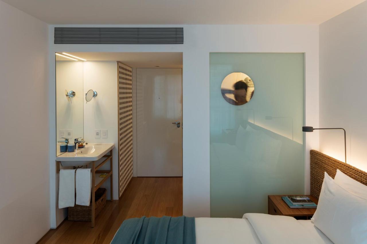 Habitación mediana con vistas a la ciudad