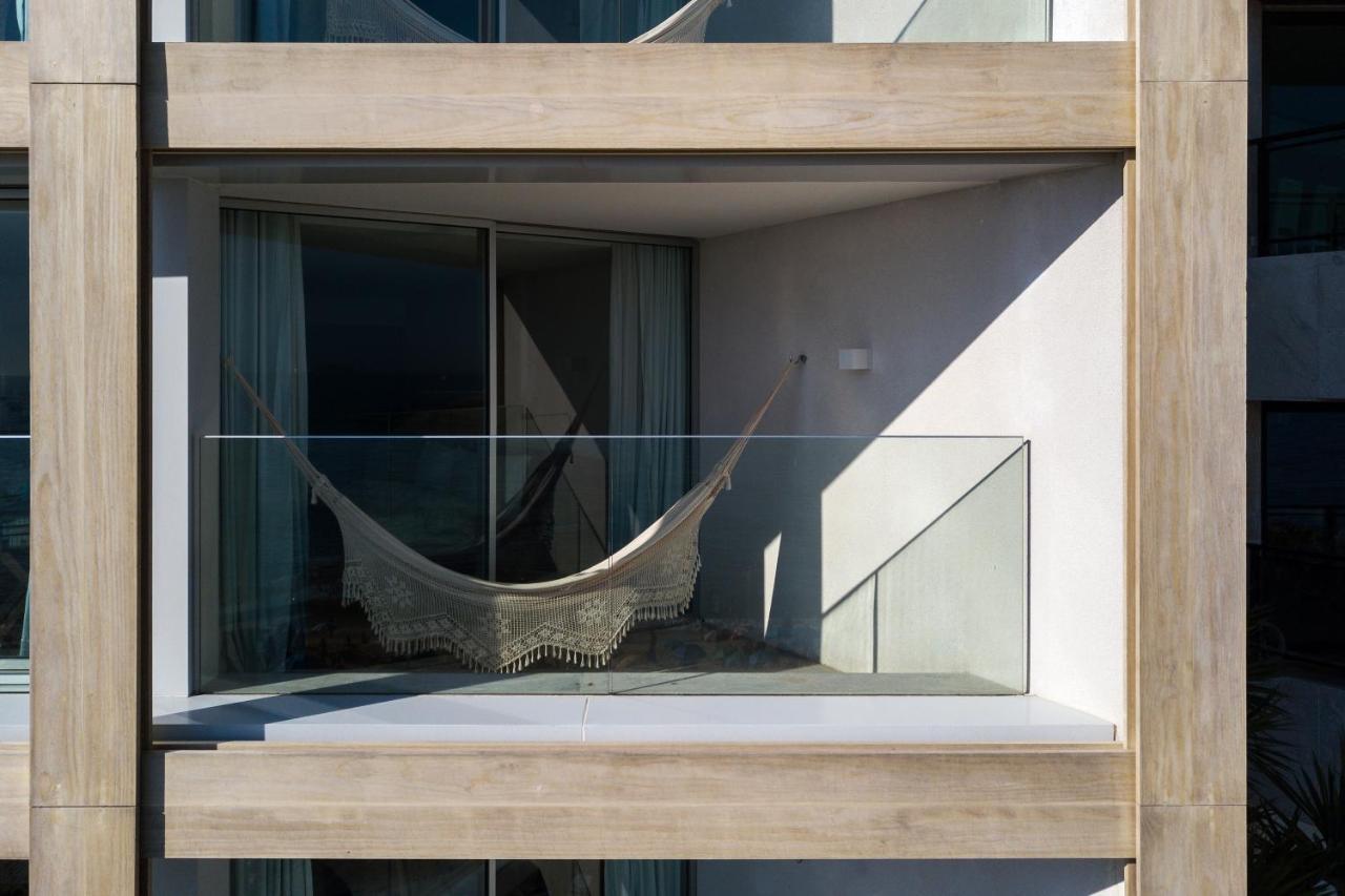 Habitación grande con balcón y vistas al mar