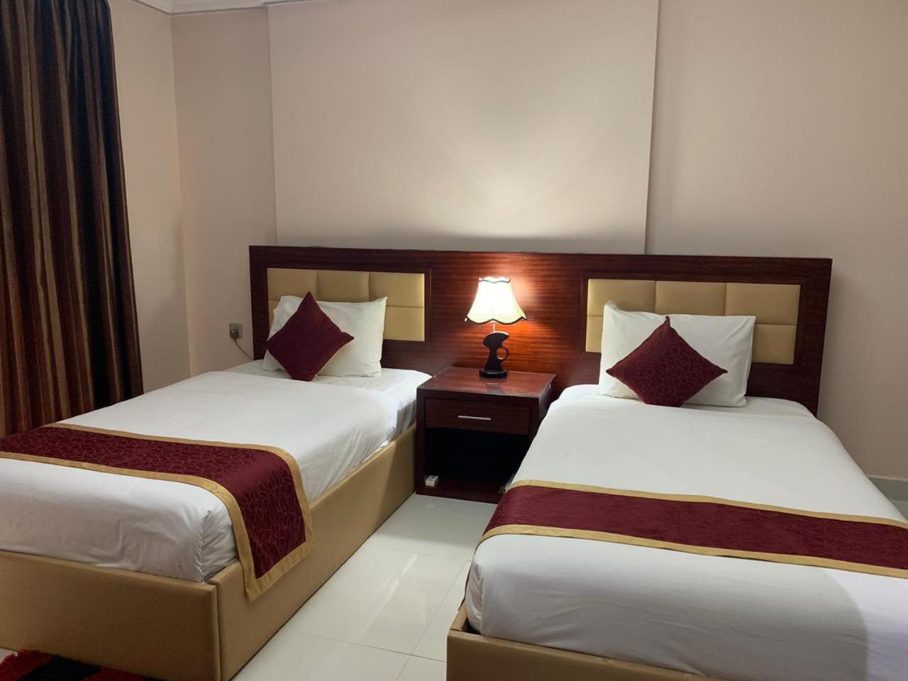Superior studio Twin Beds
