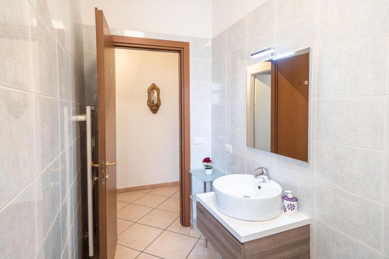 Camera Matrimoniale/Doppia con Letti Singoli con Bagno in Comune