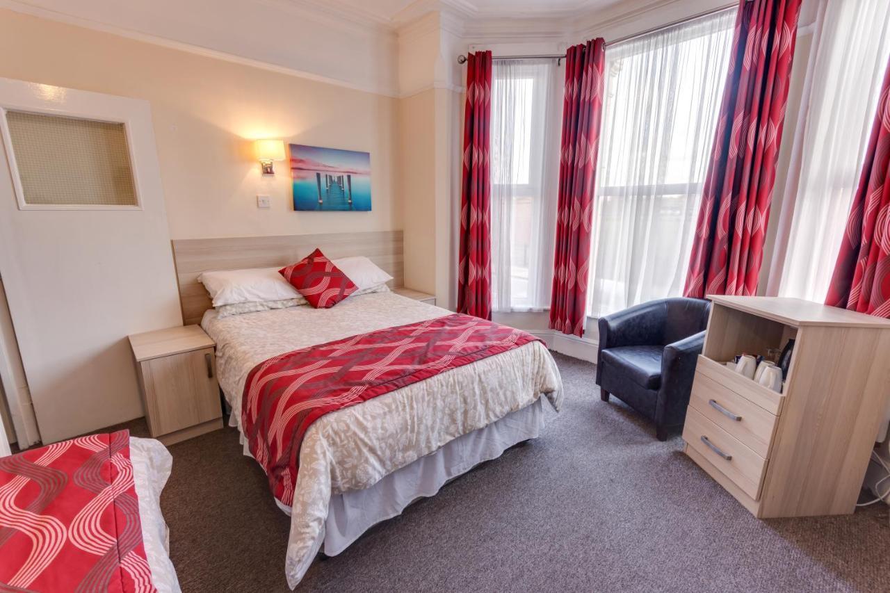 Family Room for 3,776429044:JPEG