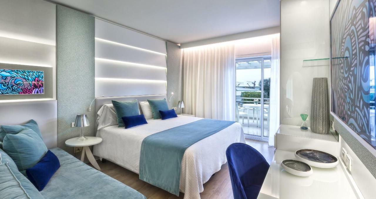 Luxury City View with Sofa Bed