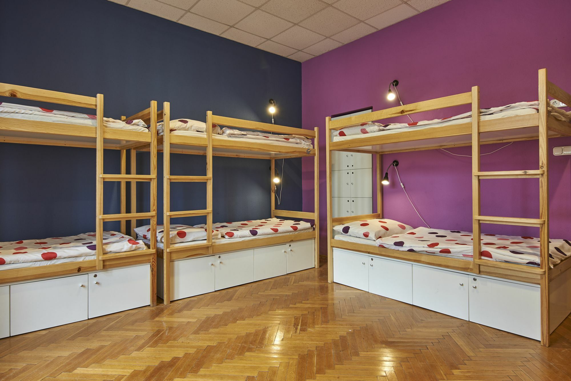 Cama en habitación compartida mixta de 10 camas