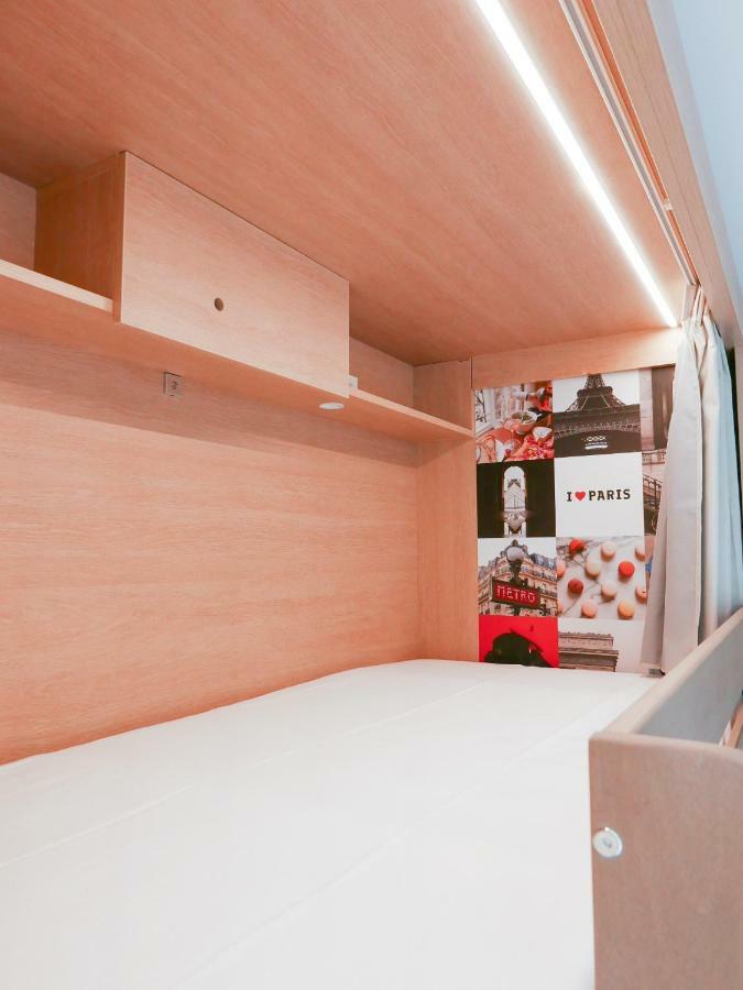 Cama em Dormitório Feminino com 8 Camas