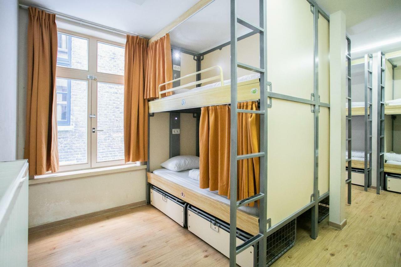Lit dans Dortoir pour Femmes de 10 Lits