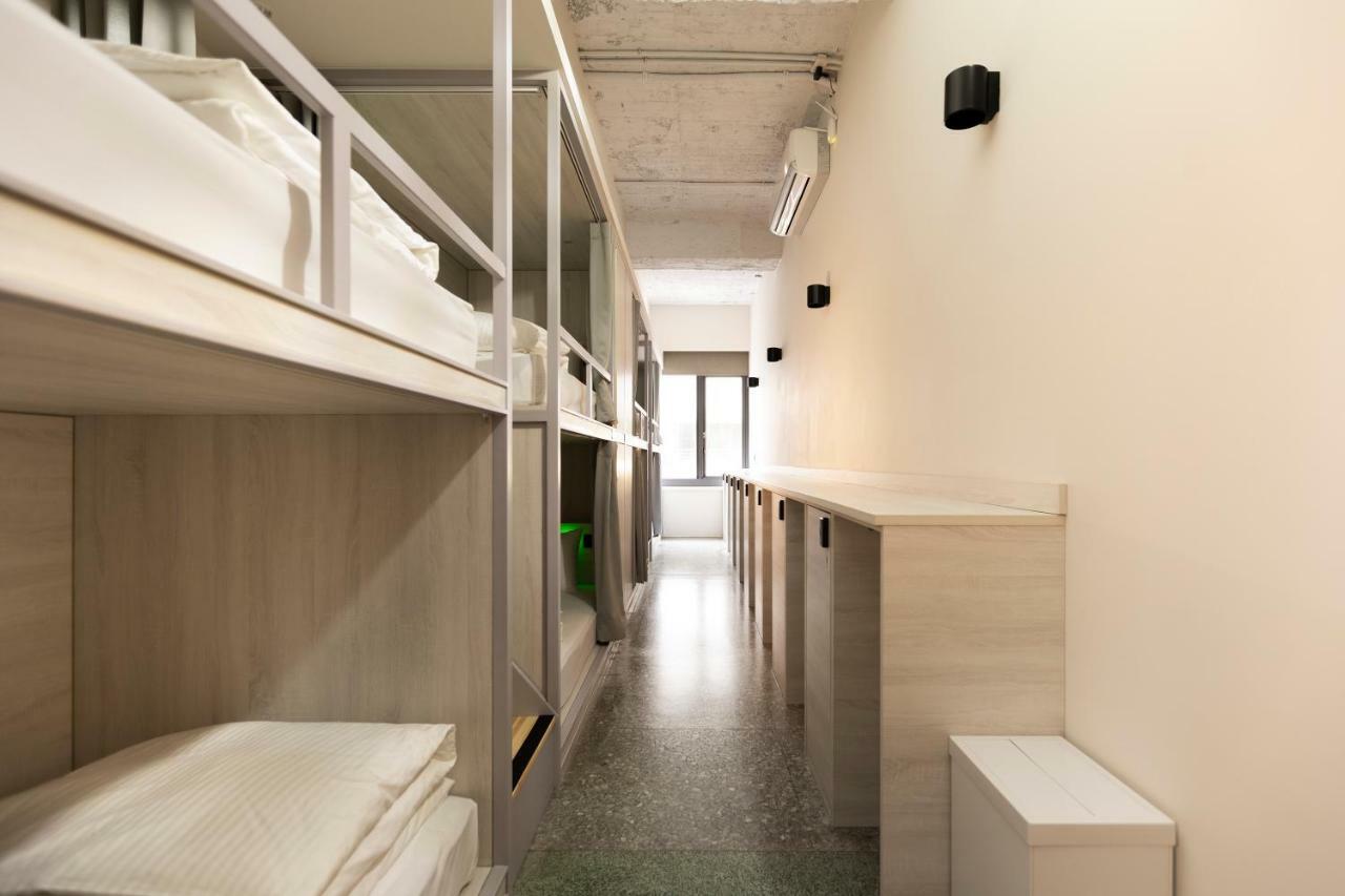 Single Bed Mixed Dormitory Room