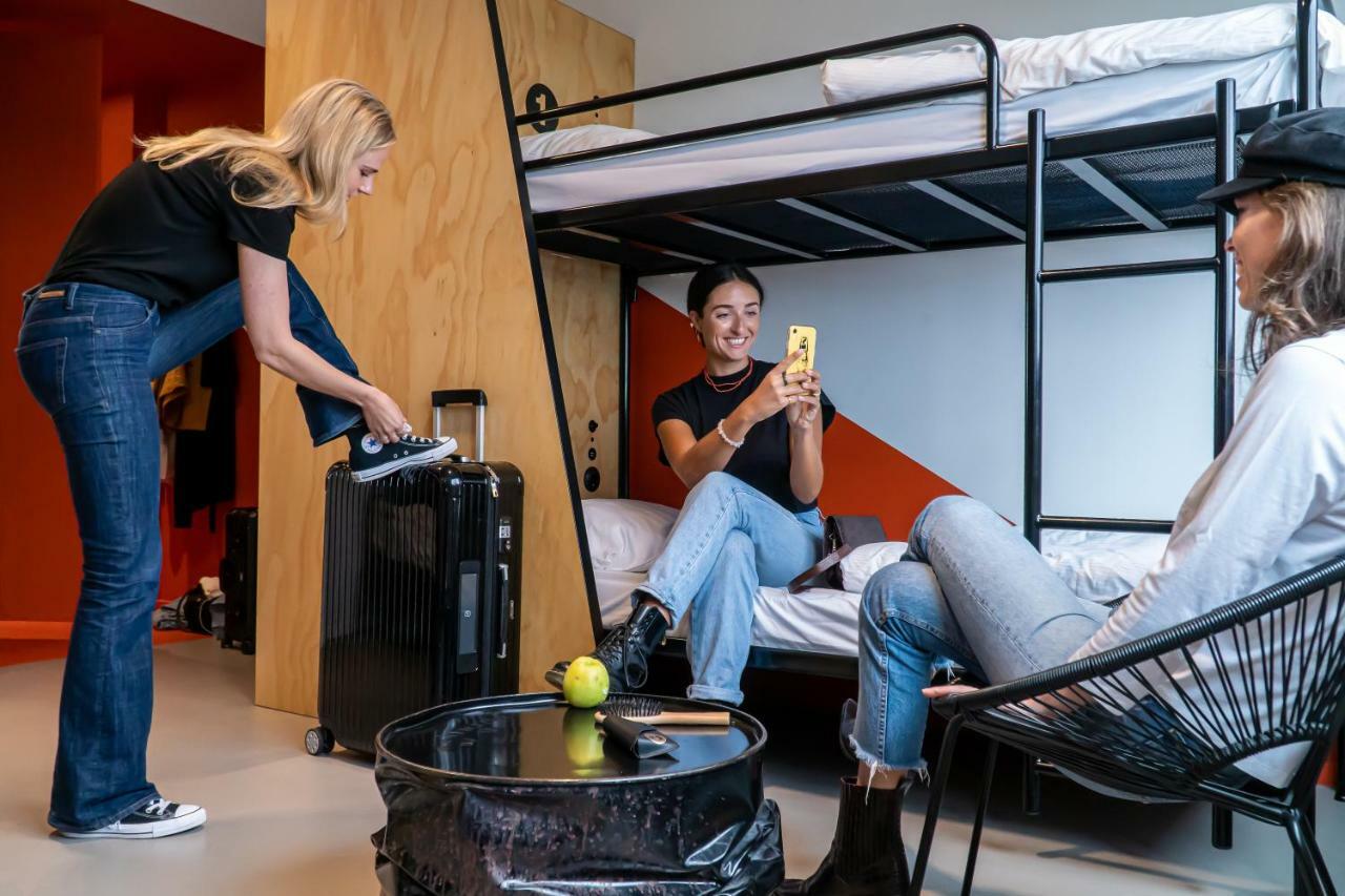 Etagenbett im Schlafsaal für Frauen