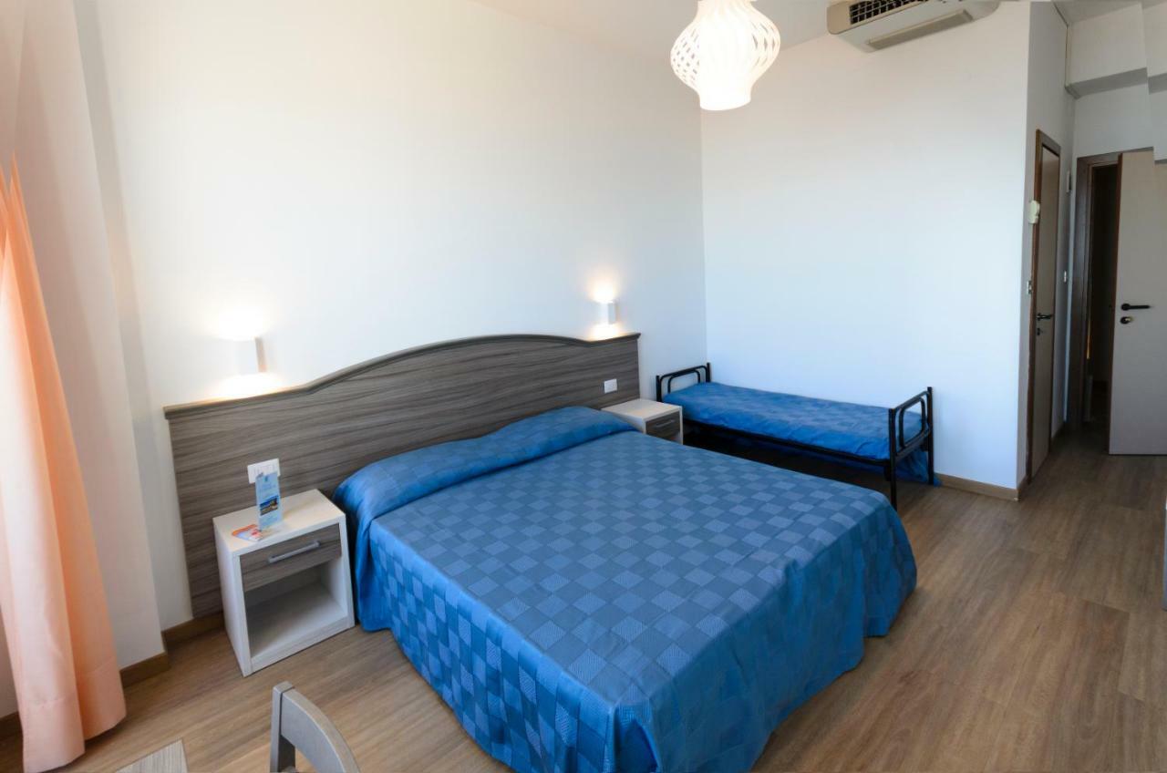 Double Room with Extra Bed,1067282704:JPEG