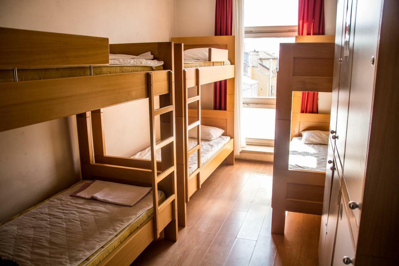 Single Bed 6-Bed Dormitory Room