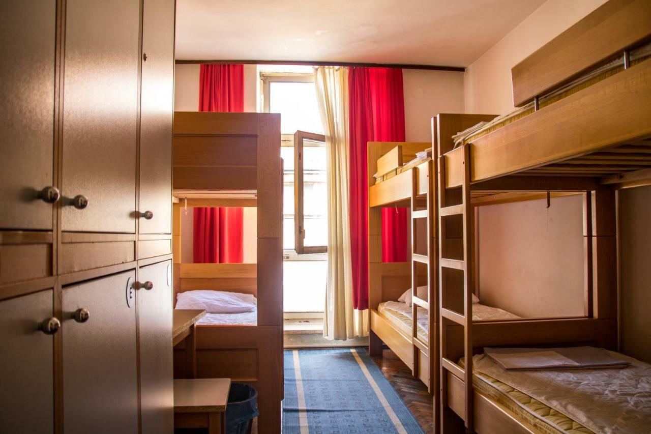 Single Bed 6-Bed Dormitory Room