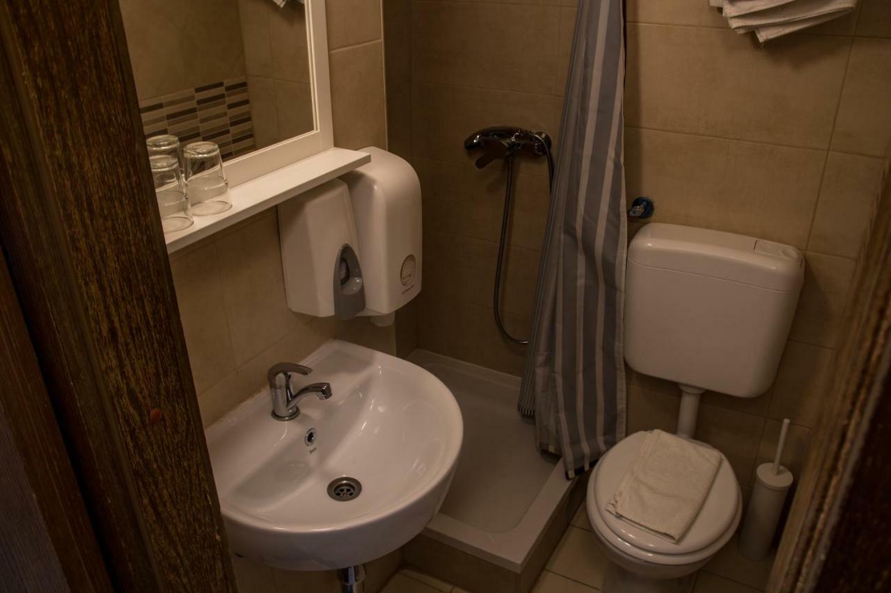 Single Room Private Bathroom