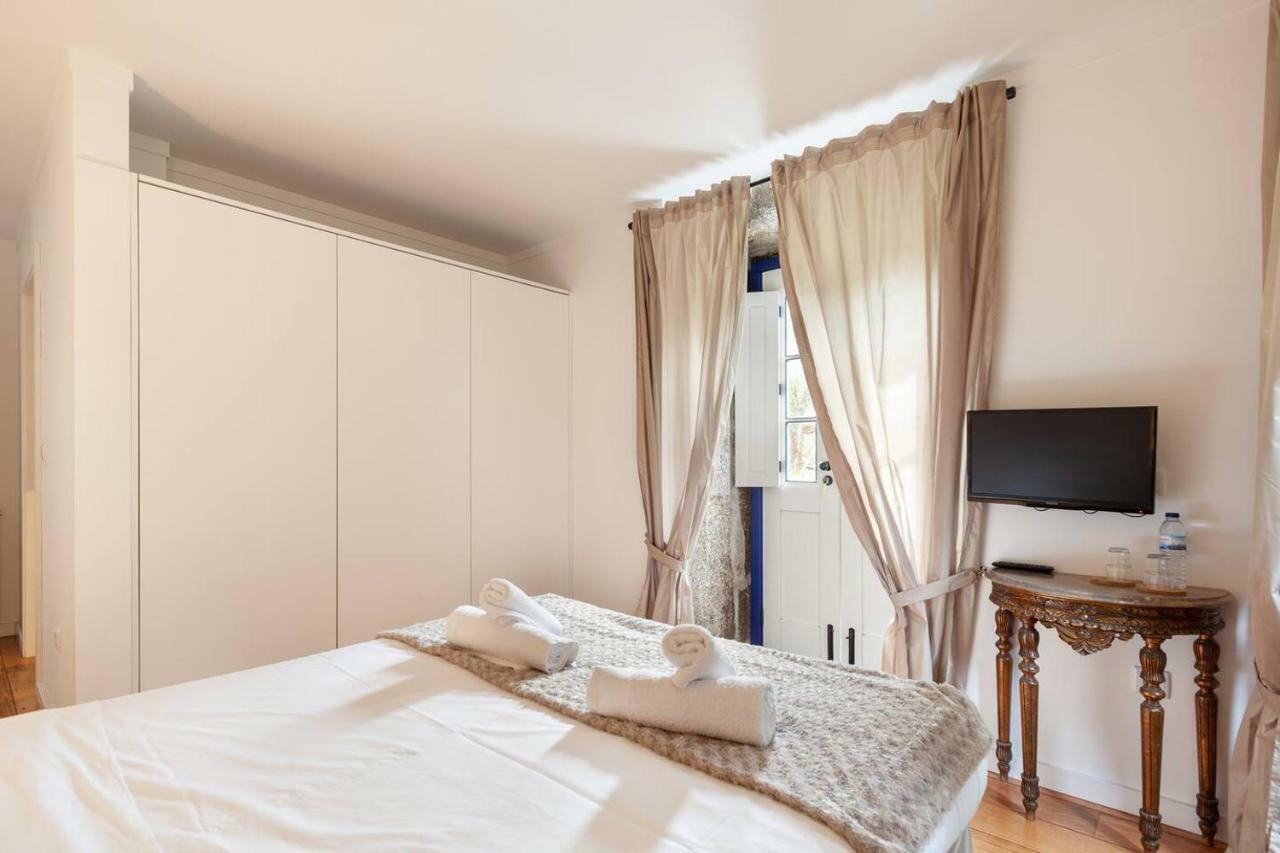 Three-Bedroom House,847072604:JPEG