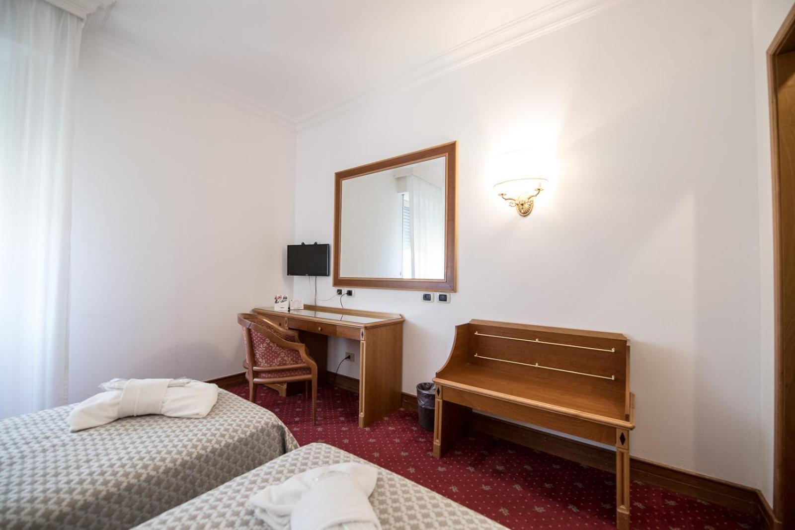 Twin Room,1433538100:JPEG
