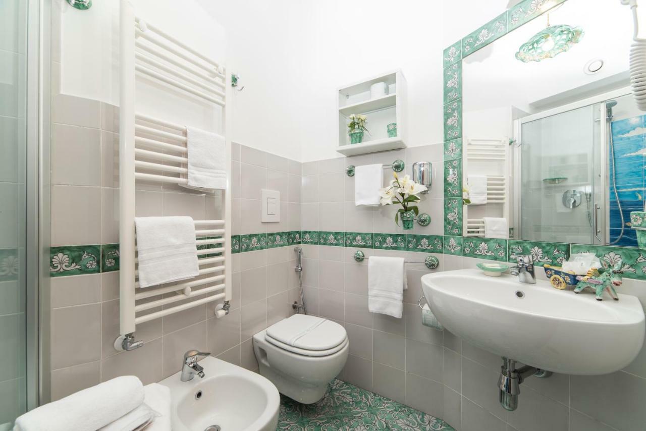 Double Room with Private Bathroom,859920665:JPEG
