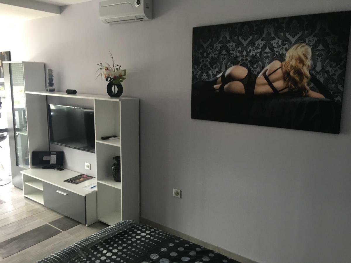 Deluxe Studio