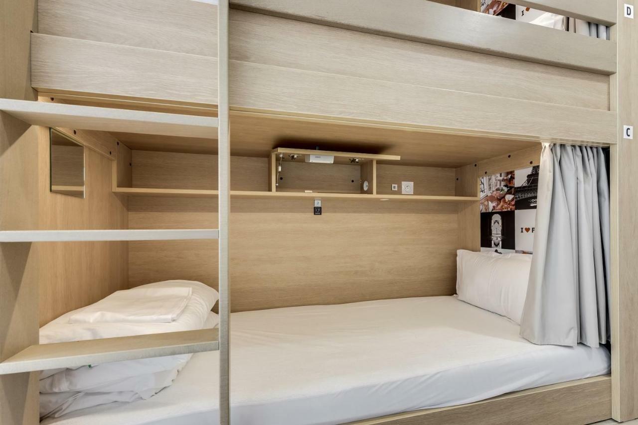 Quarto com 6 Camas e Varanda