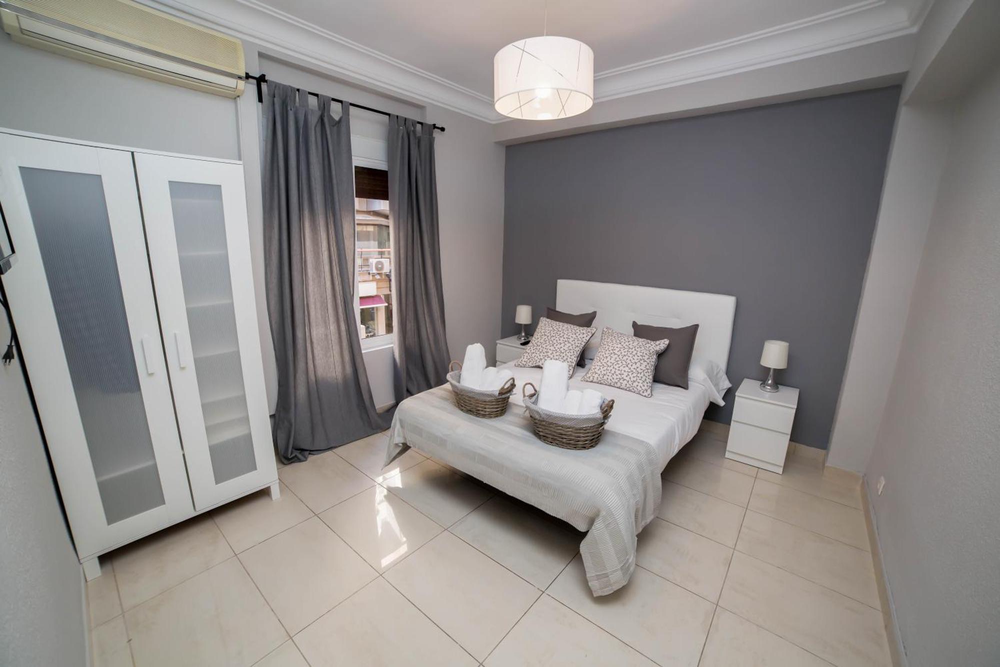 Deluxe Double Room with Shared Bathroom,967048003:JPEG