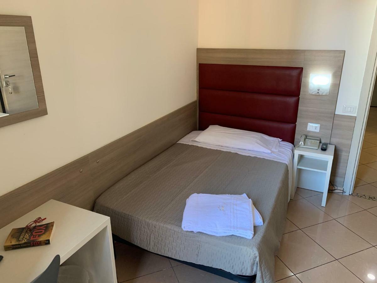 Single Room,890646250:JPEG