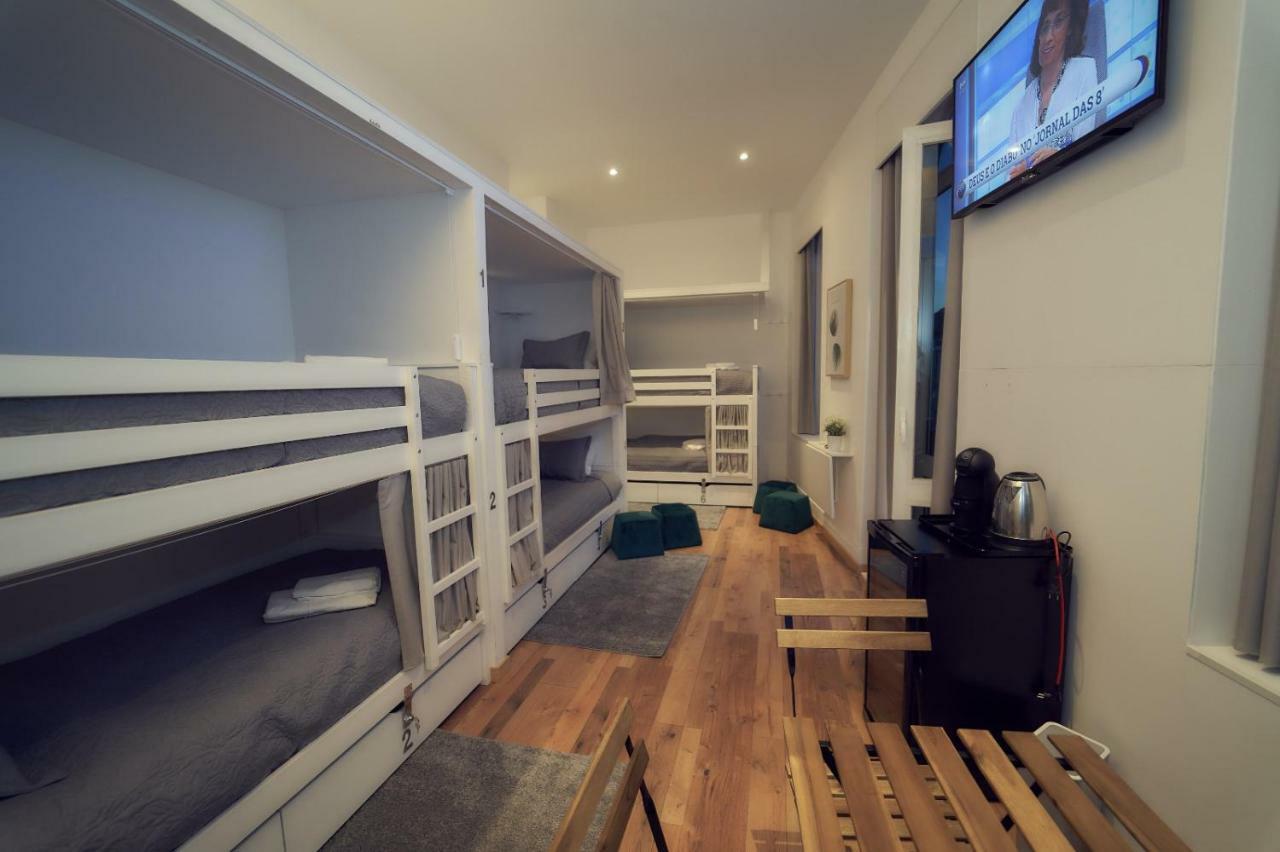 Cama em Dormitório Misto com 6 Camas