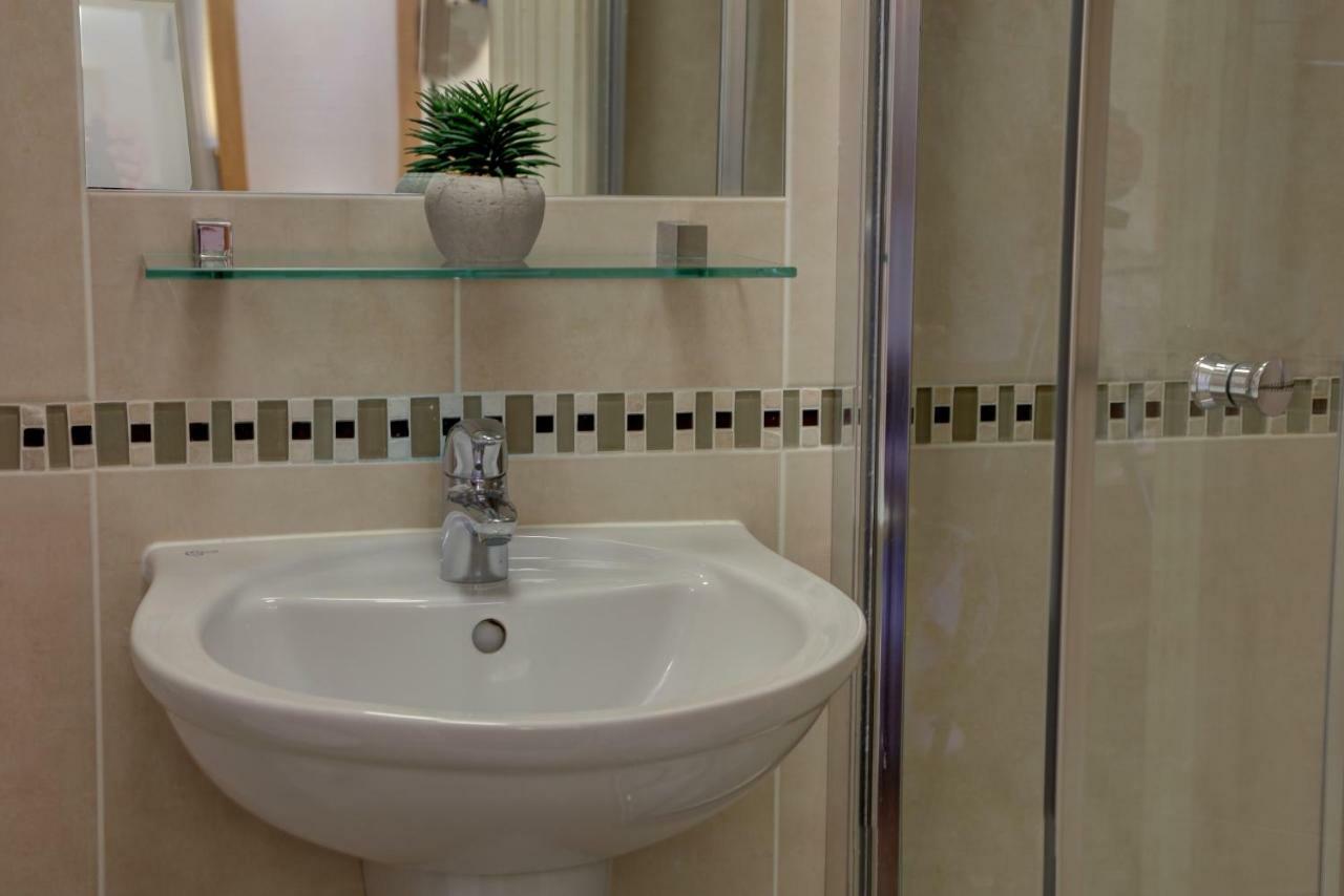 Standard Single Room,894224836:JPEG