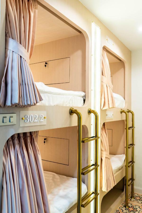 Cama en habitación femenina compartida de 4 camas