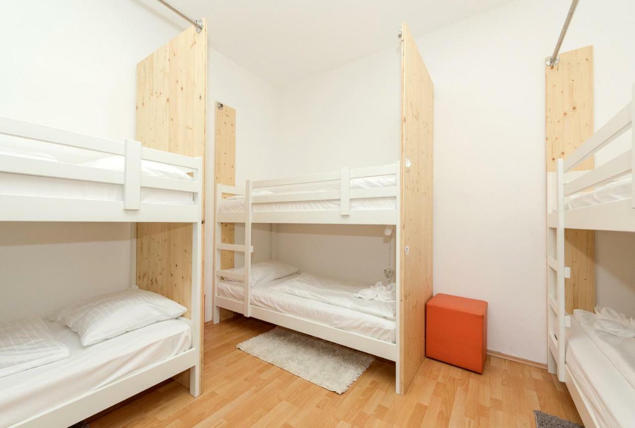 Bed 6-Bed Female Dormitory Room