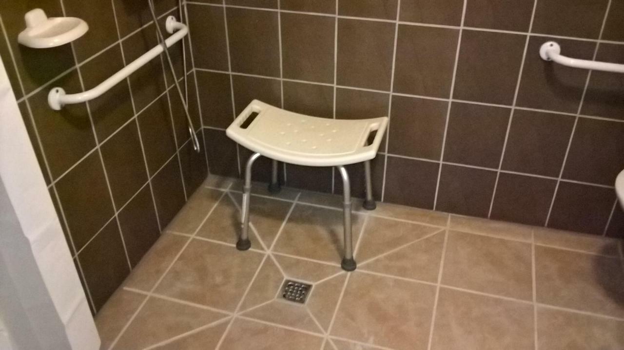 Chambre Double - Accessible aux Personnes à Mobilité Réduite