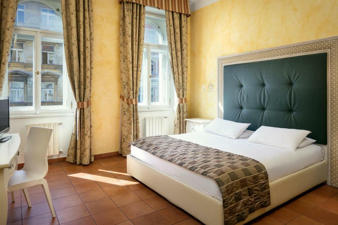 Standard Double or Twin Room,912856744:JPEG