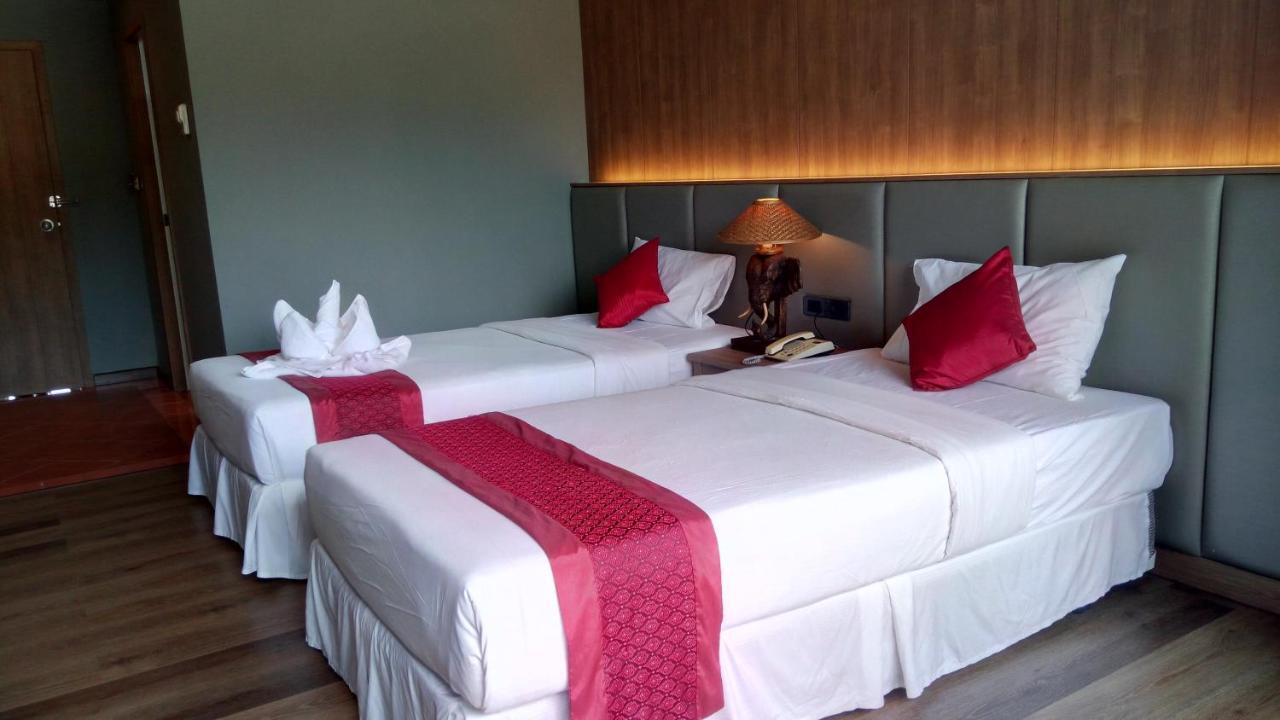 Deluxe Kamer aan de heuvelzijde met uitzicht op het zwembad