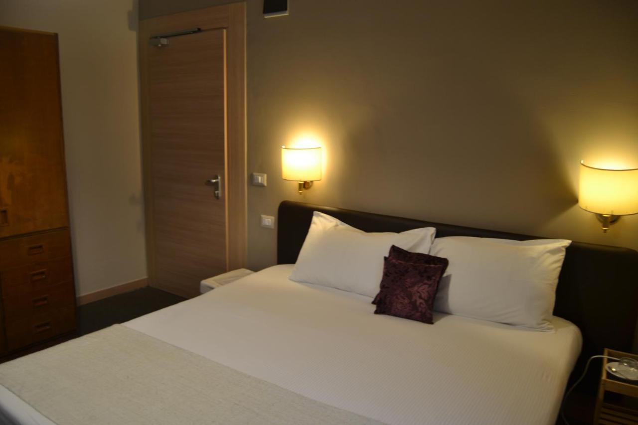 Deluxe Double or Twin Room,925674307:JPEG