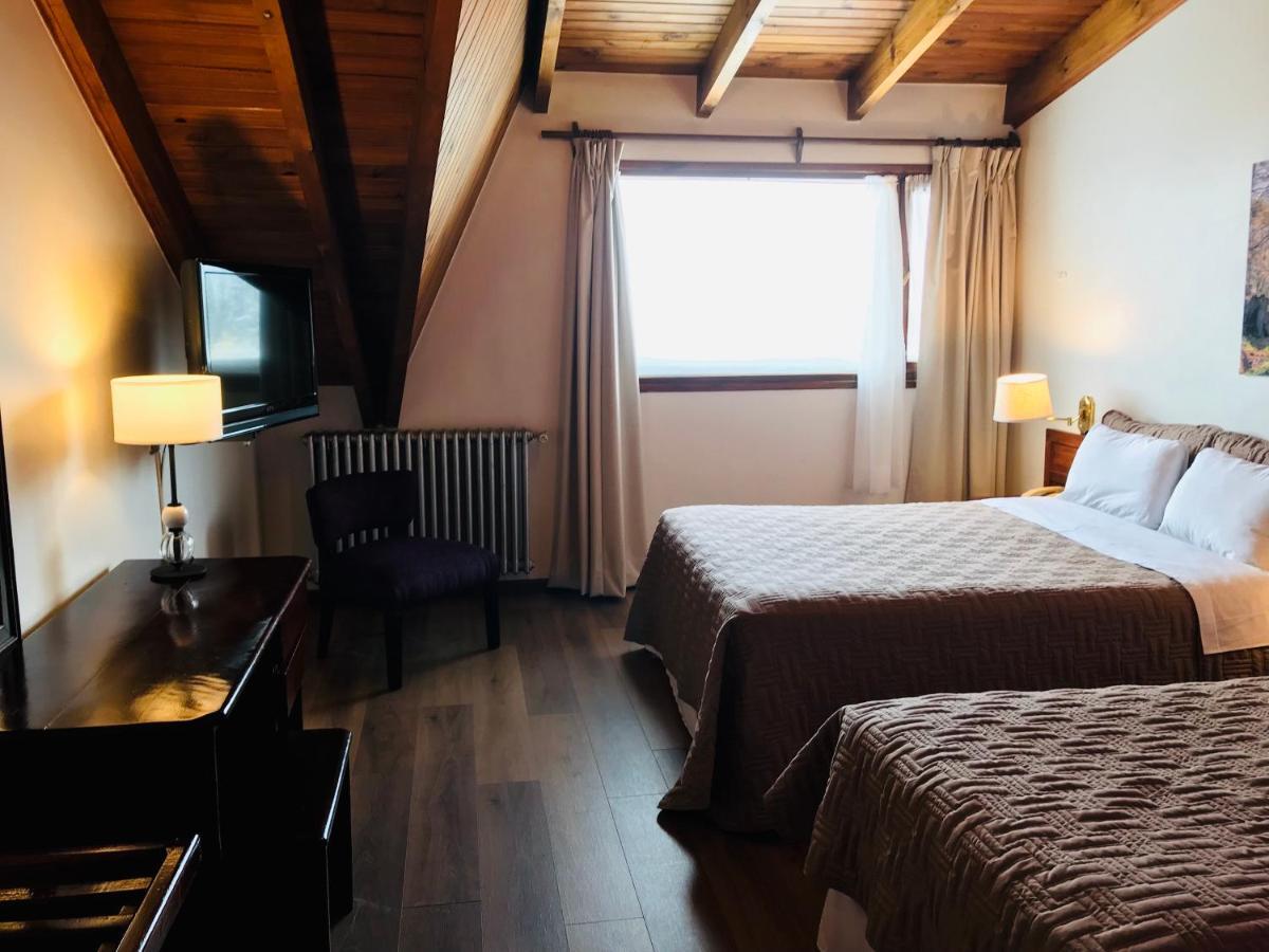 Triple Room (1 Double Bed + 1 Single Bed)