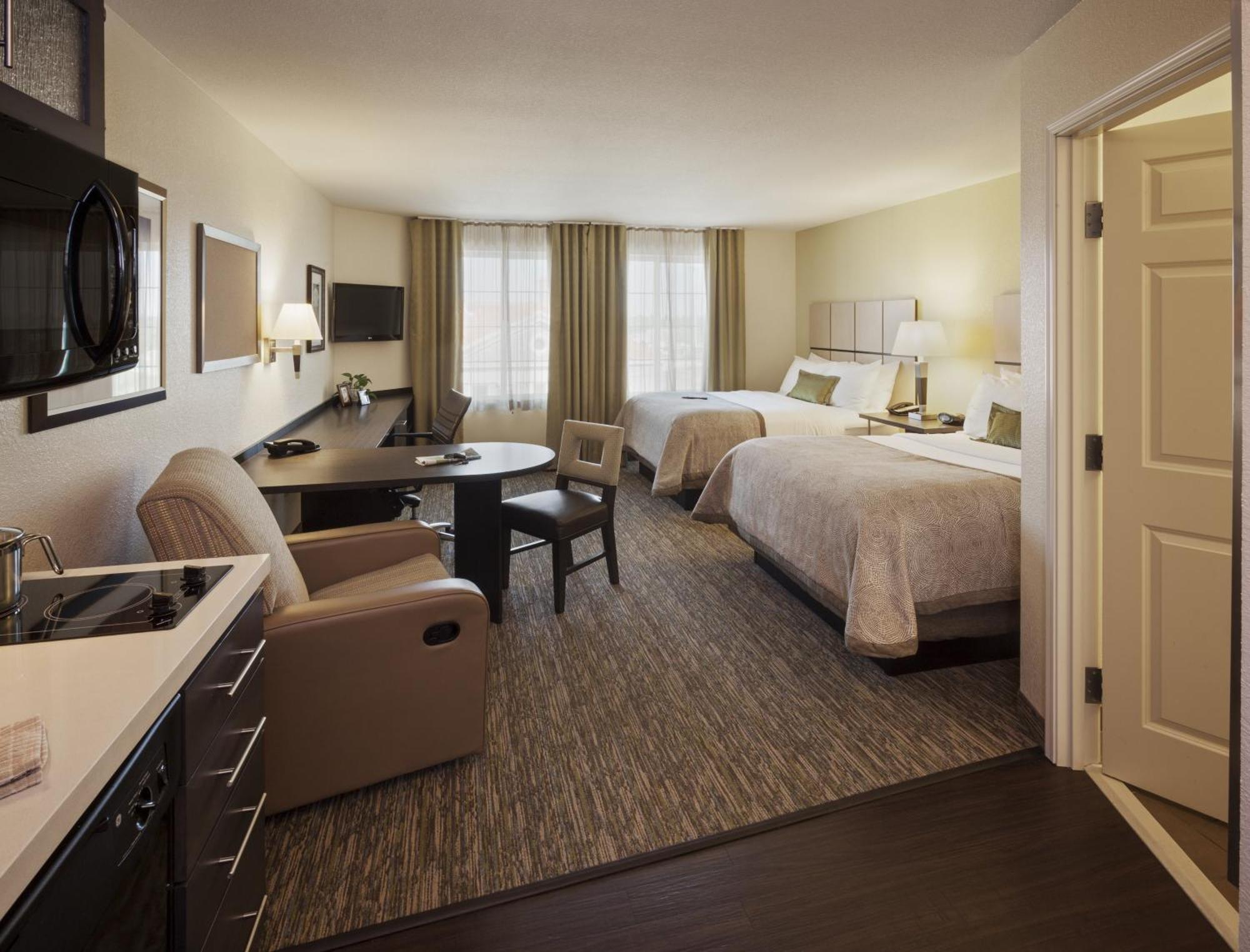 Studio Suite with Two Queen Beds and Hearing Mobility Accessible Tub