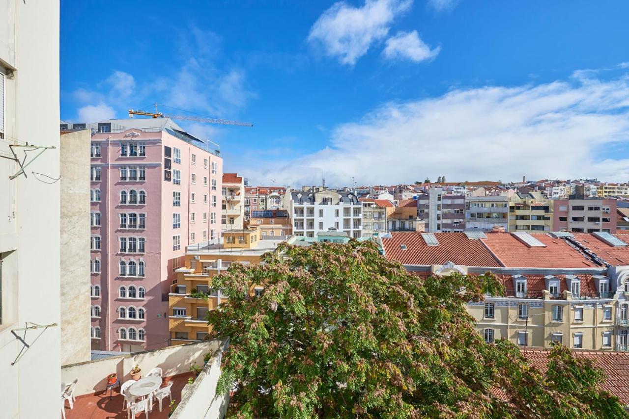 Family Room with City View,944653999:JPEG